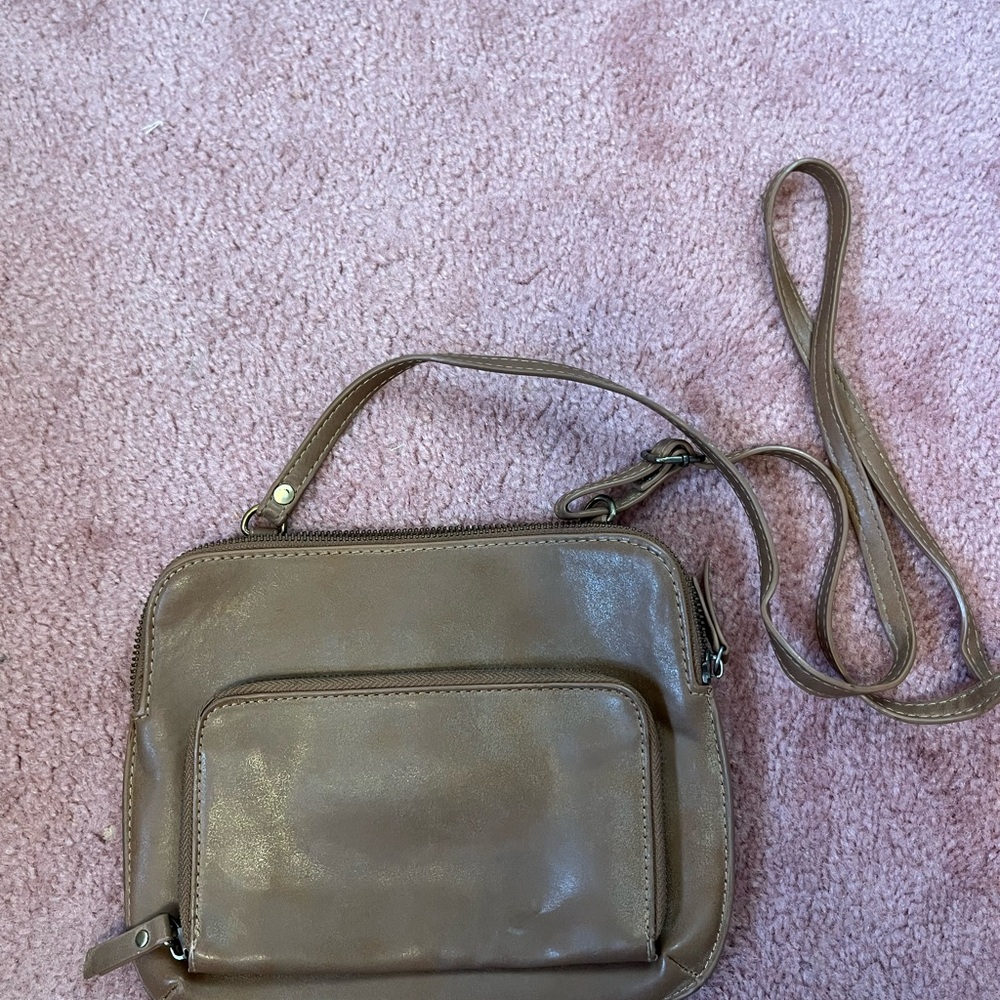 Elegant Tan Leather Crossbody Bag